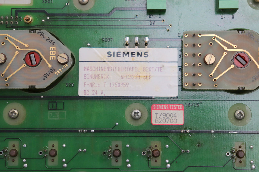 Bild des Artikels SIEMENS-Maschinensteuertafel-820T/TE-24VDC-6FC3238-3EF-mit-Verbindungskabel-85cm