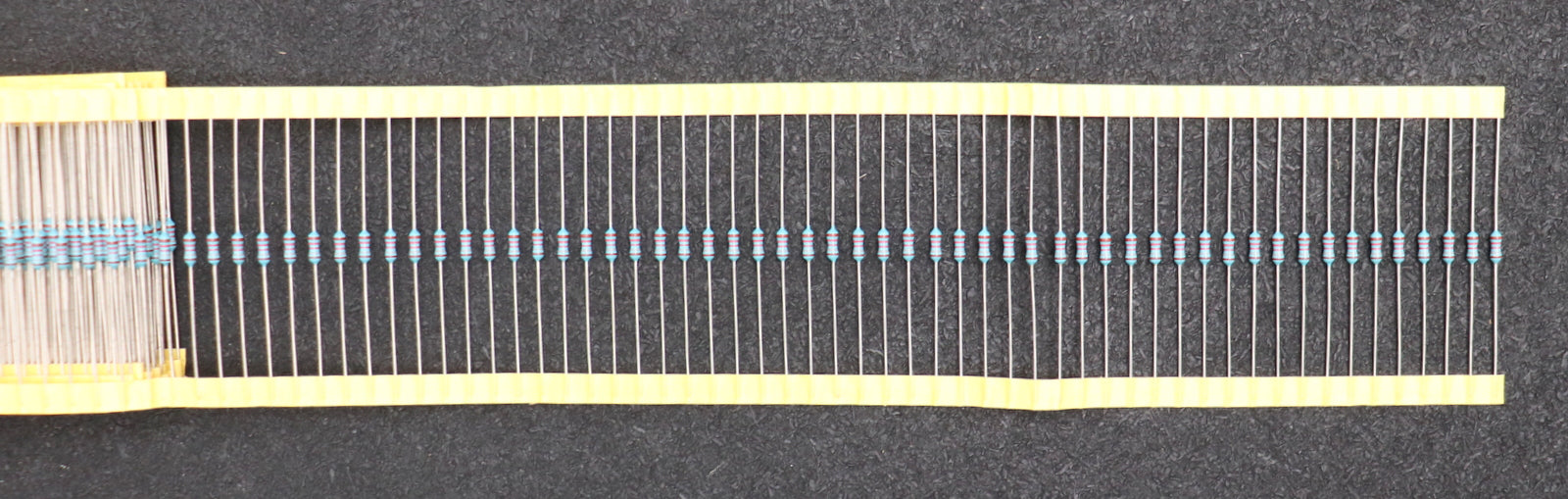 Bild des Artikels RUTRONIK-1000x-Wiederstand-MF0207-Toleranz--±1%-18,2kOhm-0,6W-unbenutzt-in-OVP