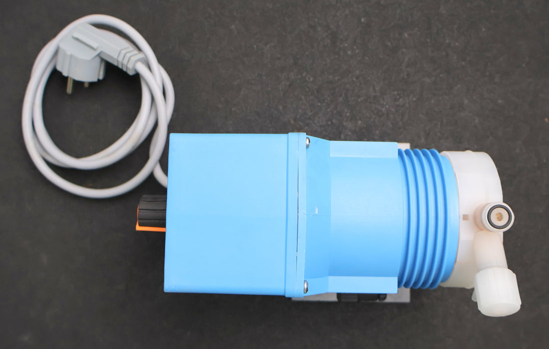 Bild des Artikels EMEC-Dosierpumpe-Model-PUMP-KMF-2001-FP-230VAC-1,00l/h-0,265gph-0,08A-230VAC