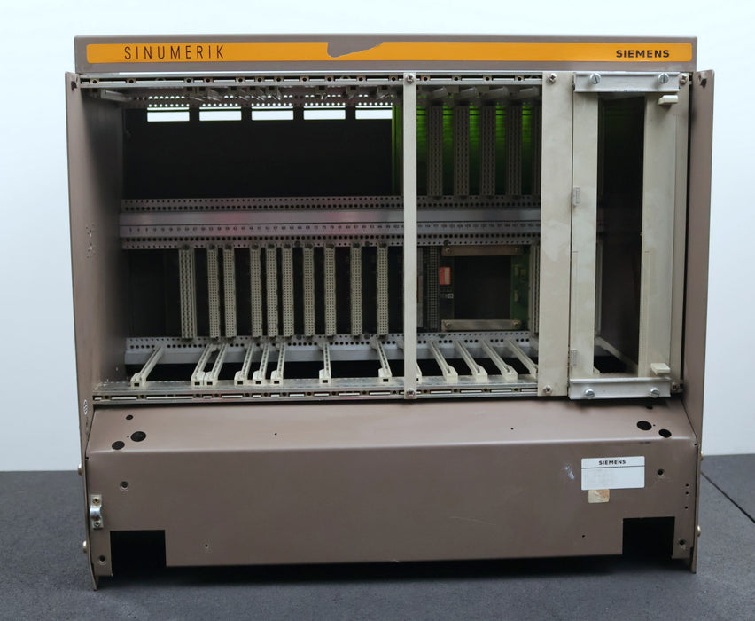 Bild des Artikels SIEMENS-SINUMERIK-3M-Rack-6FC3441-8FD-Z-24VDC-100W-ohne-Steuerkarten-gebraucht