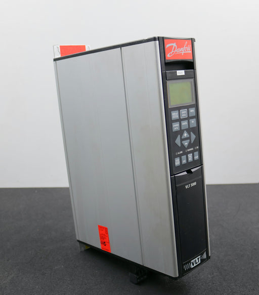 Bild des Artikels DANFOSS-4,3kW-Frequenzumrichter-VLT-5000-VLT5004P-T5-B20-ST-R3-DL-F00A00C0