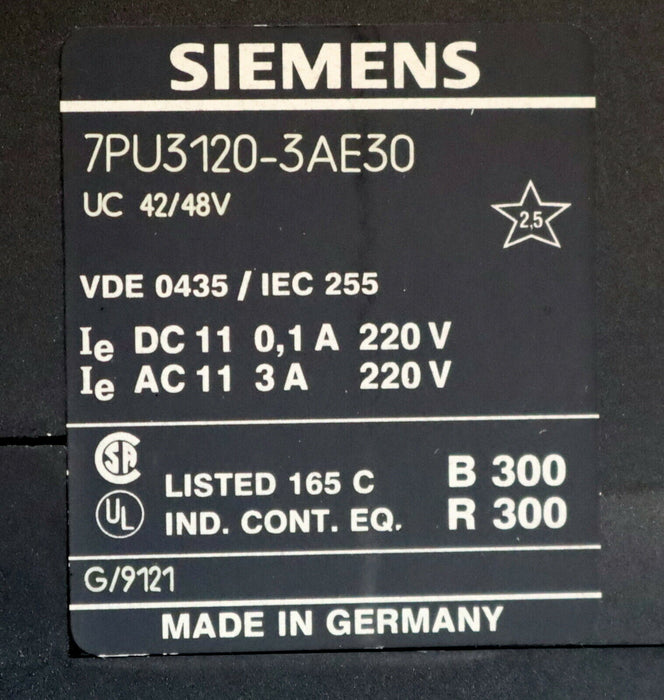 SIEMENS motorisches Zeitrelais 7PU3120-3AE30 Nennspannung: 42/48VAC 50/60Hz