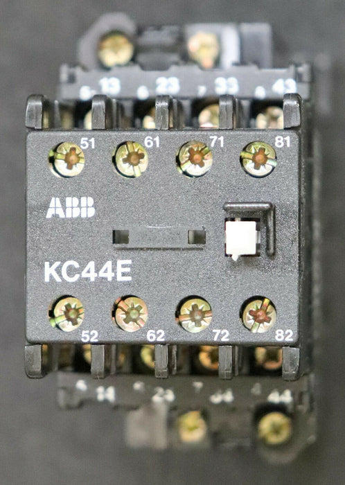 ABB Hilfsschütz KC44E Spule 240VDC Ith=10A Ie=4A-240V AC-11 FPH1423001R3443