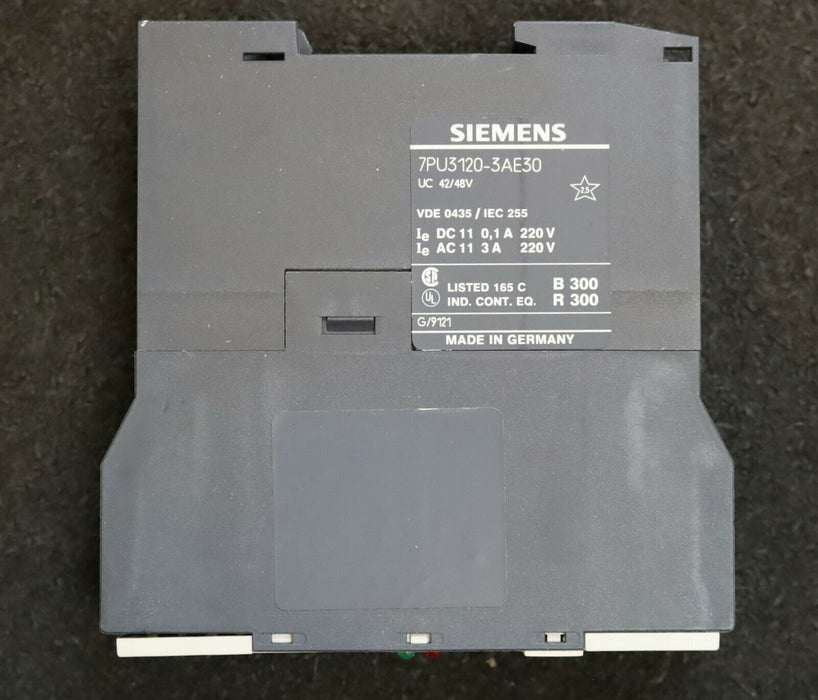 SIEMENS motorisches Zeitrelais 7PU3120-3AE30 Nennspannung: 42/48VAC 50/60Hz