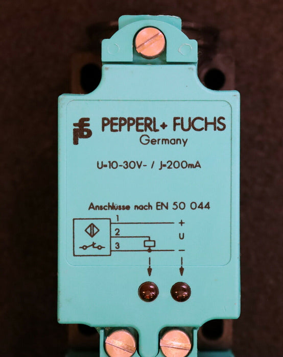 PEPPERL + FUCHS steckbarer Näherungsschalter NJ20+U1+E3 No. 27820S+08272S+15710S