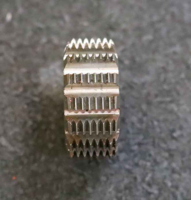 MIKRON Wälzfräser No. 72667 -  Ø24x10xØ8mm 1gg. Rechts 15 Spanuten