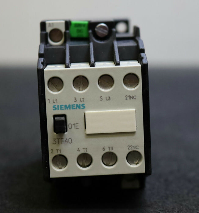 SIEMENS Leistungsschütz 3TB4001-0BM4 Us = 220VDC 4kW 400/380VAC - unbenutzt