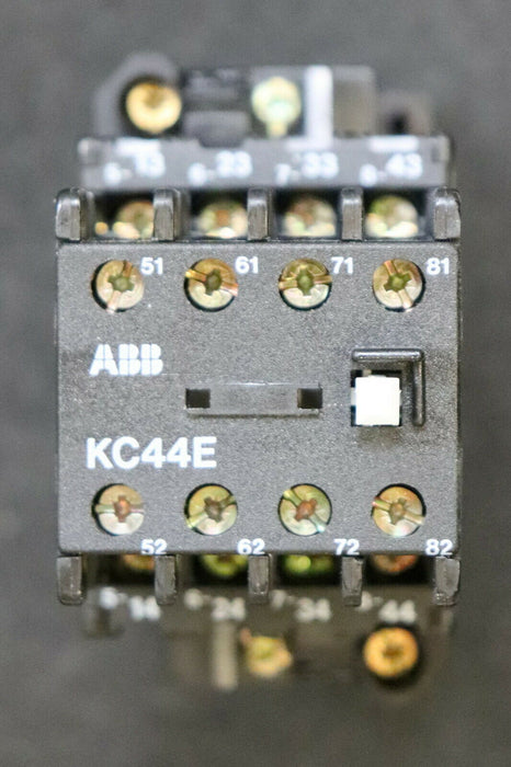 ABB Hilfsschütz KC44E Spule 60VDC Ith=10A Ie=4A-240V AC-15 FPH1423001R0443