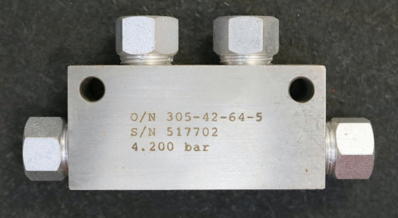 Bild des Artikels DUNZE-T-Stück-mit-2-Zu--und-2-Abgängen-4200bar-Type-305-42-64-5-SN517702