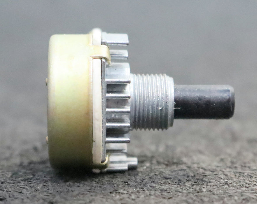 Bild des Artikels Potentiometer-4K7A-T6-6mm-Gesamtlänge-32mm-unbenutzt