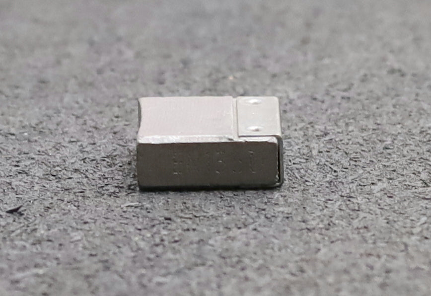 Bild des Artikels Block-Kohlebürste-ohne-Litze-EN1350-20x8x20mm(t-x-a-x-r)-mit-Kopfgewindebohrung