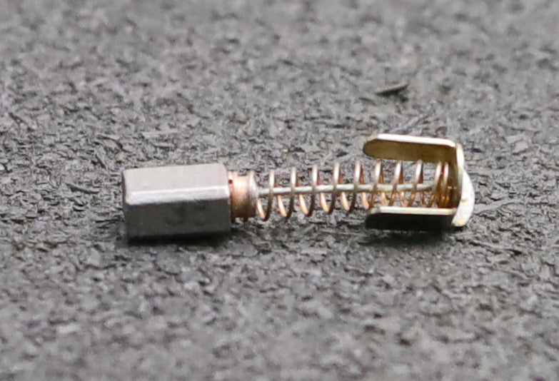 Bild des Artikels 4x-Kleinkohlebürste-4x6x10mm-(t-x-a-x-r)-mit-Kabel,-Feder,-Bügel-Kabellänge-15mm