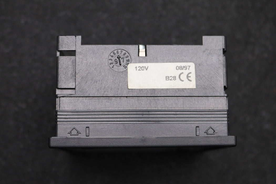 Bild des Artikels Doppel-Spannungsmessgerät-Einbaugerät-I-+-II-mit-0-132kV-100kV/110V-90x90x60mm