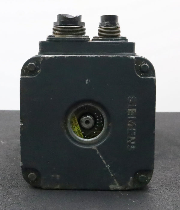 Bild des Artikels SIEMENS-Servomotor-1FT3076-0AF61-9-Z-18/22Nm-3000U/min-19,6/24A-Ui=-321VAC-IP64