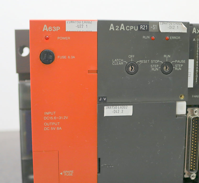 Bild des Artikels MITSUBISHI-MELSEC-PLC-System-bestehend-aus-1x-A63P-1x-A2ACPU-3x-AY13E-4x-AX82